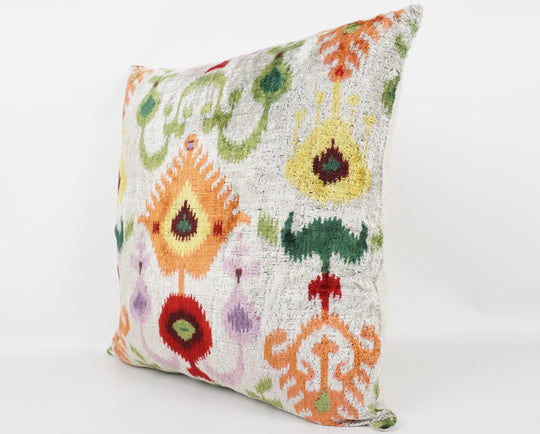Seidenkissen 50x50 cm mit Ikat-Floralmuster in Multicolor
