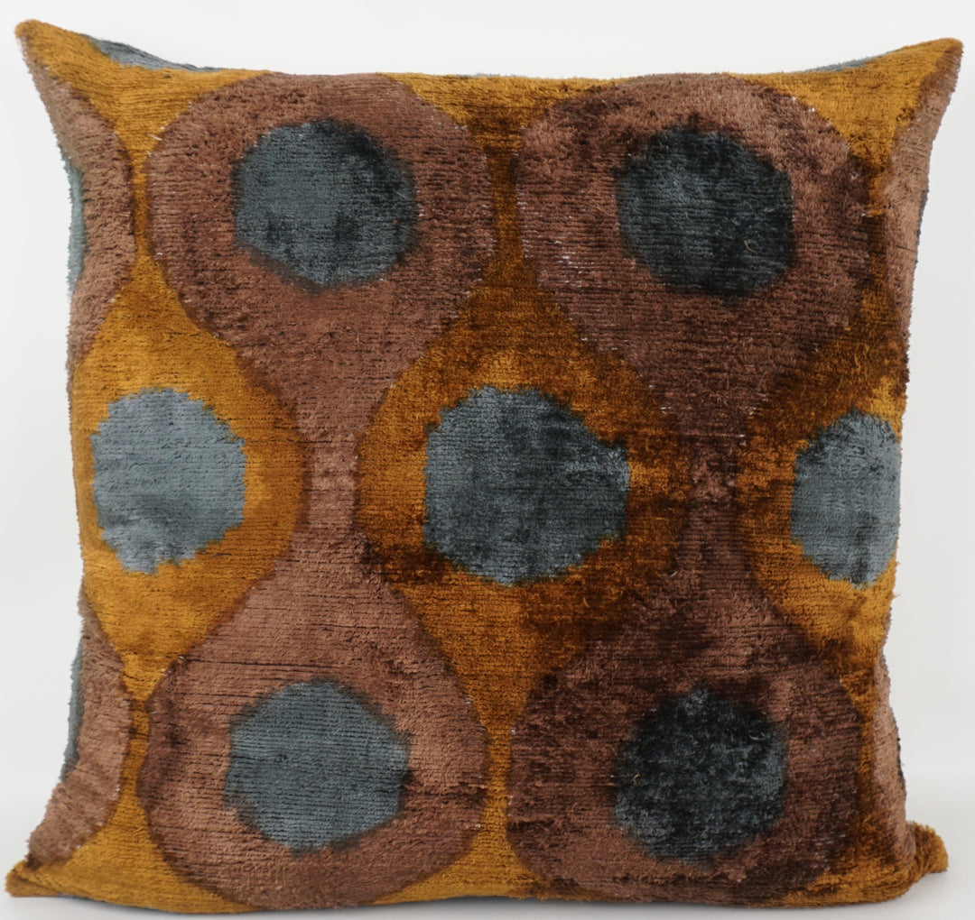 Seidenkissen 50x50cm mit Ikat-Ovale-Muster in Braun, Blaugrau und Safran