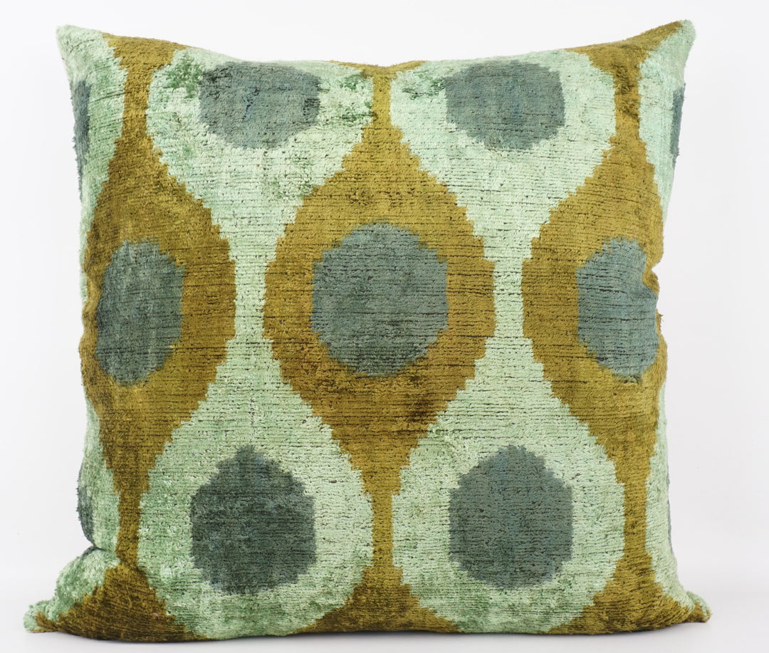 Seidenkissen 50x50cm mit Ikat-Ovale-Muster in Salbeigrün, Oliv und Petrol