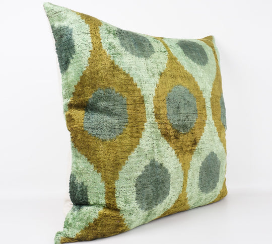 Seidenkissen 50x50cm mit Ikat-Ovale-Muster in Salbeigrün, Oliv und Petrol