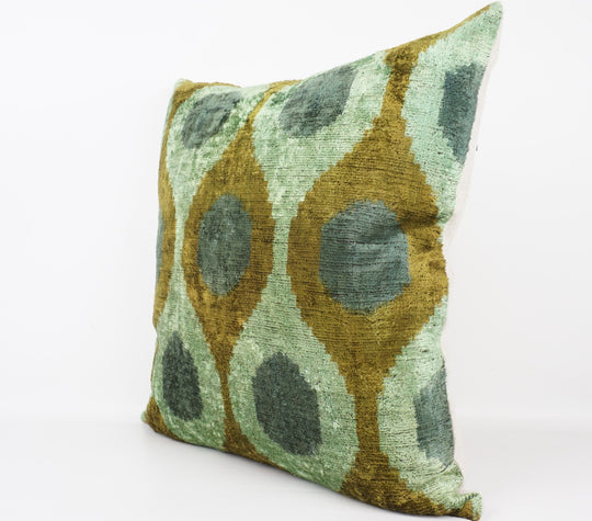 Seidenkissen 50x50cm mit Ikat-Ovale-Muster in Salbeigrün, Oliv und Petrol