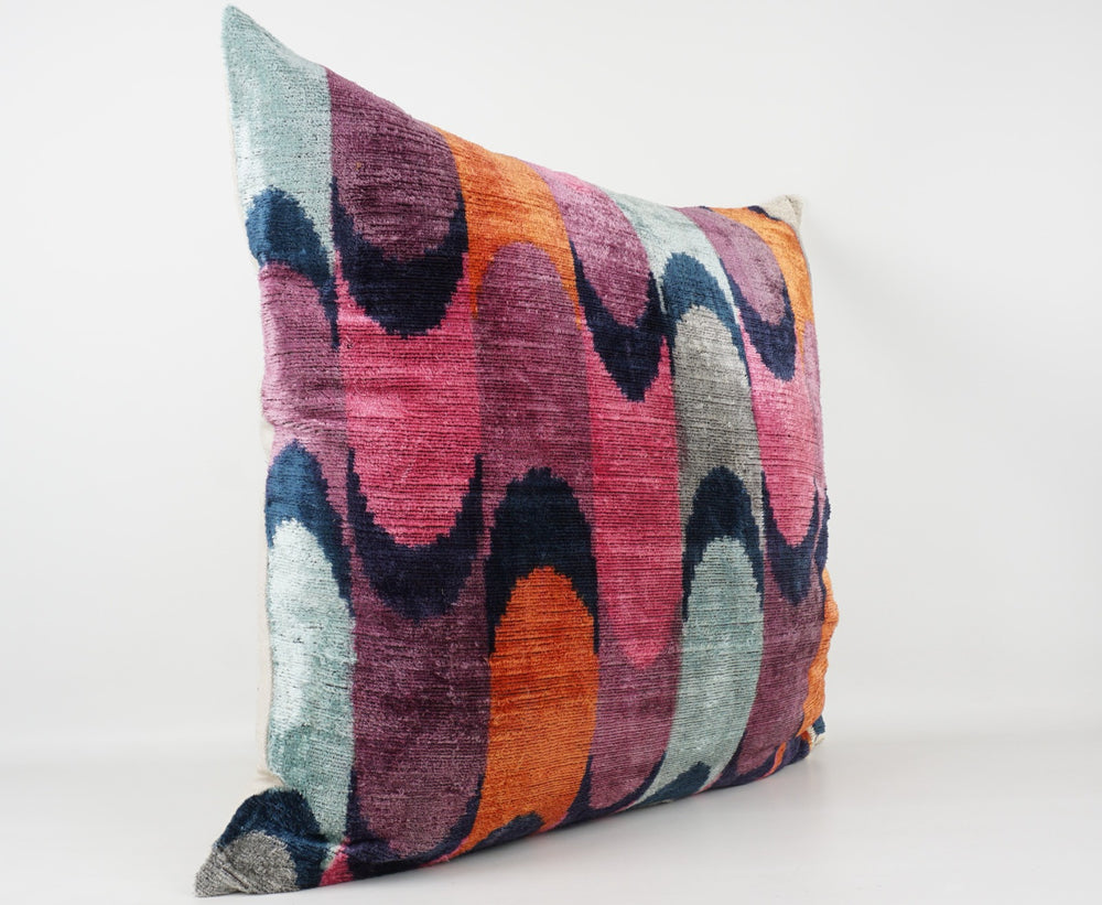 Seidenkissen 50x50 cm mit Wellenmuster in Multicolor